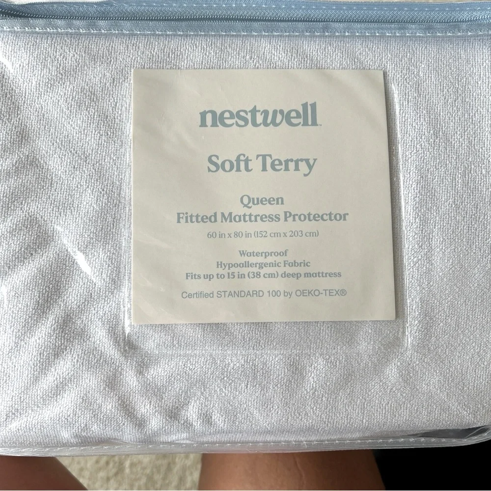 Nestwell Queen soft terry cloth mattress protector.  New!